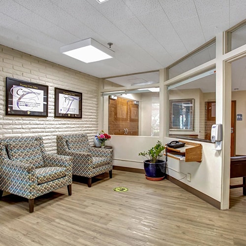 Lobby sitting area at Reedwood Post Acute